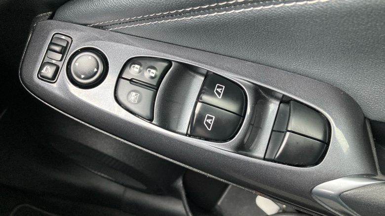 Nissan Juke 1.0 DiG-T N-Connecta 5dr Petrol Hatchback